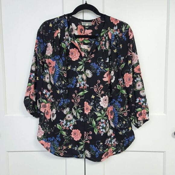 Pleione floral blouse size medium - Picture 2 of 8
